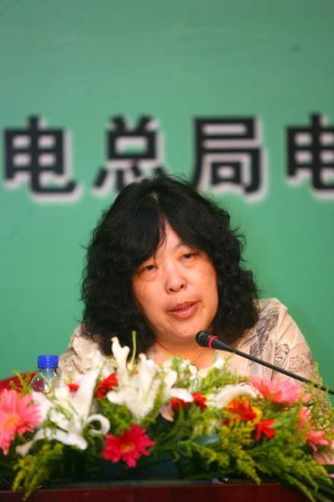 最低调的金牌女编剧！她写尽中国人的温柔与苦难
 
苏小卫，笔名思芜、秋实，196