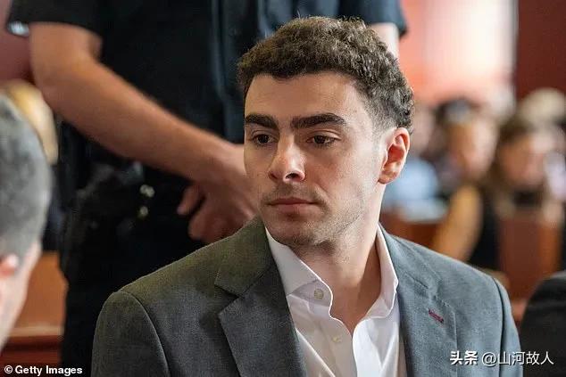 全美轰动刺杀案突迎大转折！“网红枪手”或将认罪，一招博弈改写终身监禁结局！

 