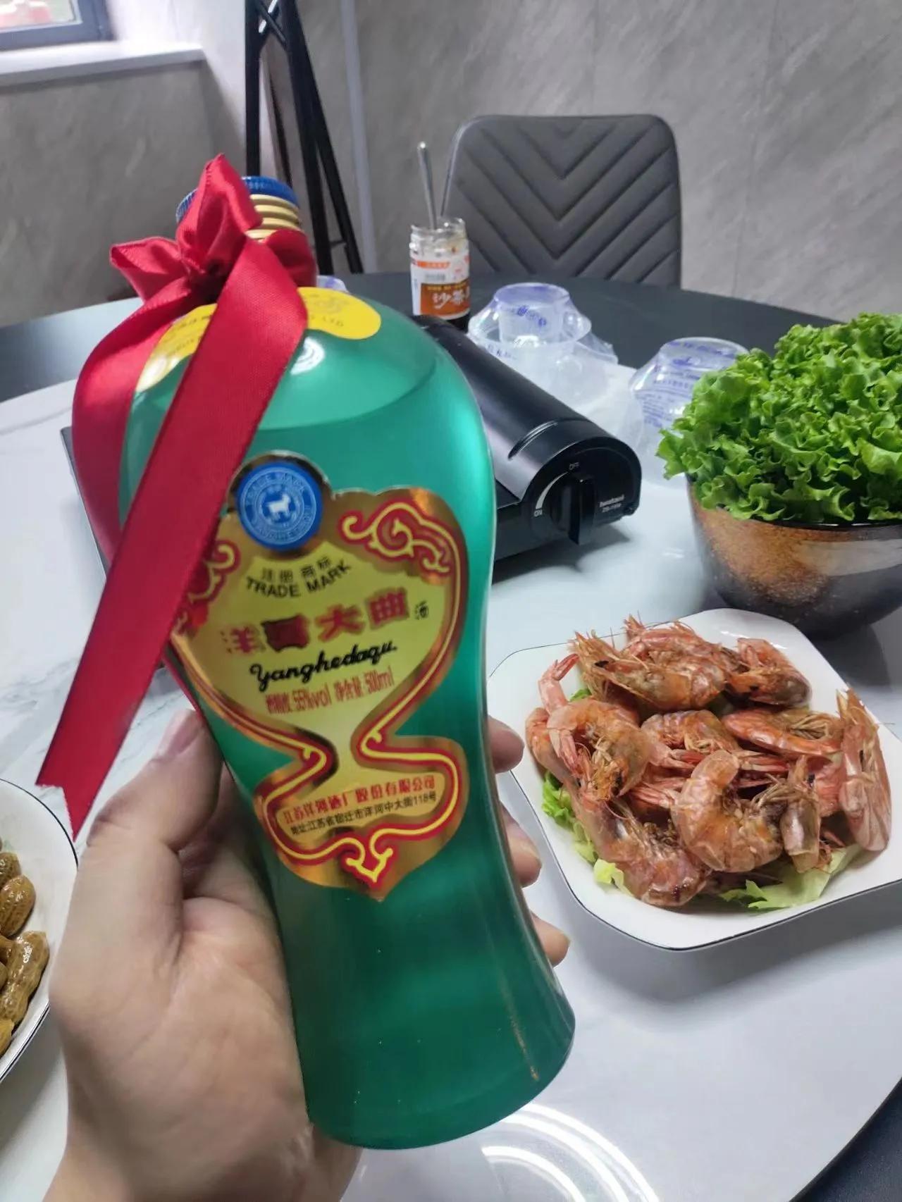 江苏人饮酒“怪象”：高档不喝茅台、五粮液，低档不喝海之蓝，反倒爱喝这4款纯粮酒！