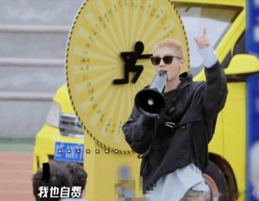 6月20号，鹿晗上了热搜。102个学生输了比赛，鹿晗自己掏钱给他们发奖金 跟关晓