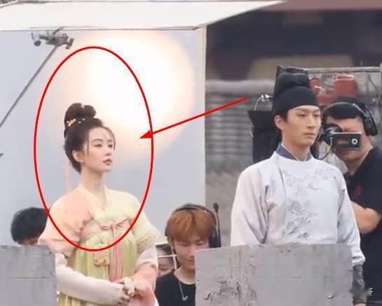 《掌心》路透出来了，刘诗诗这脖子梗得有点过度了吧？隔着屏幕都觉得累。