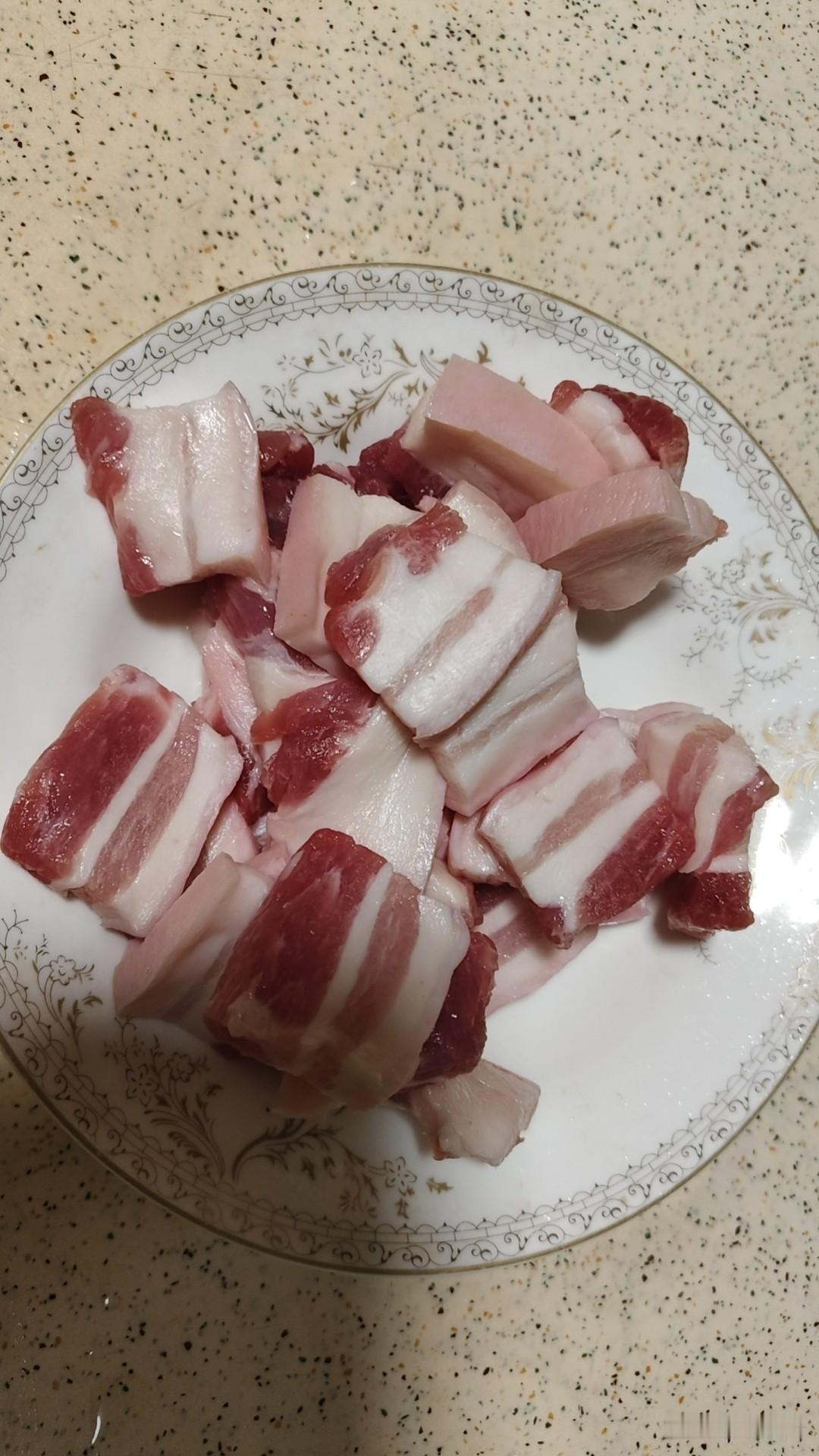 今日在家做饭，自从鹅腿阿姨事件后，真的不敢再随便出去吃饭，老老实实在家吃饭吧。