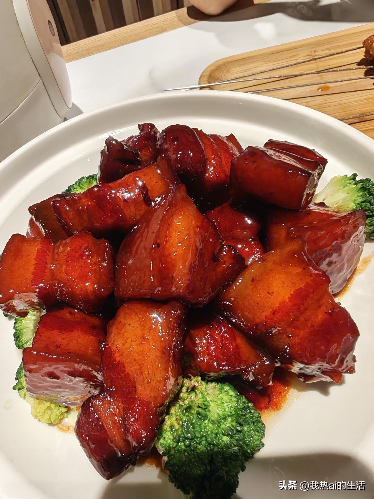 我认为不会。实体店不会消失，因为人们需要的不只是商品，更是体验与连接。试穿衣物、
