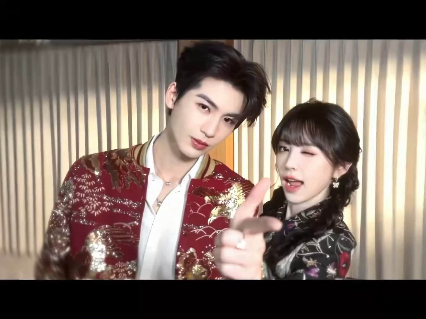 情侣装+对视，田作之赫又来给我喂饭了每天都有新物料看的日子好爽