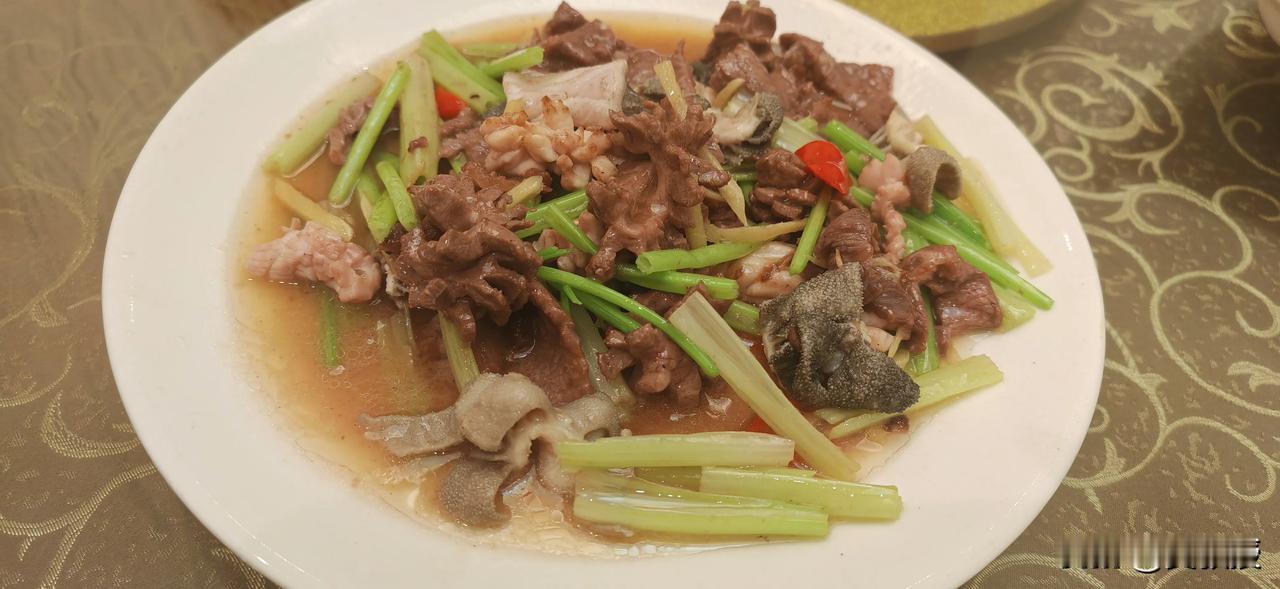 龙岩连城著名的美食
客家名菜
九门头
是福建的美食名菜
大家猜猜，这是牛的九个部