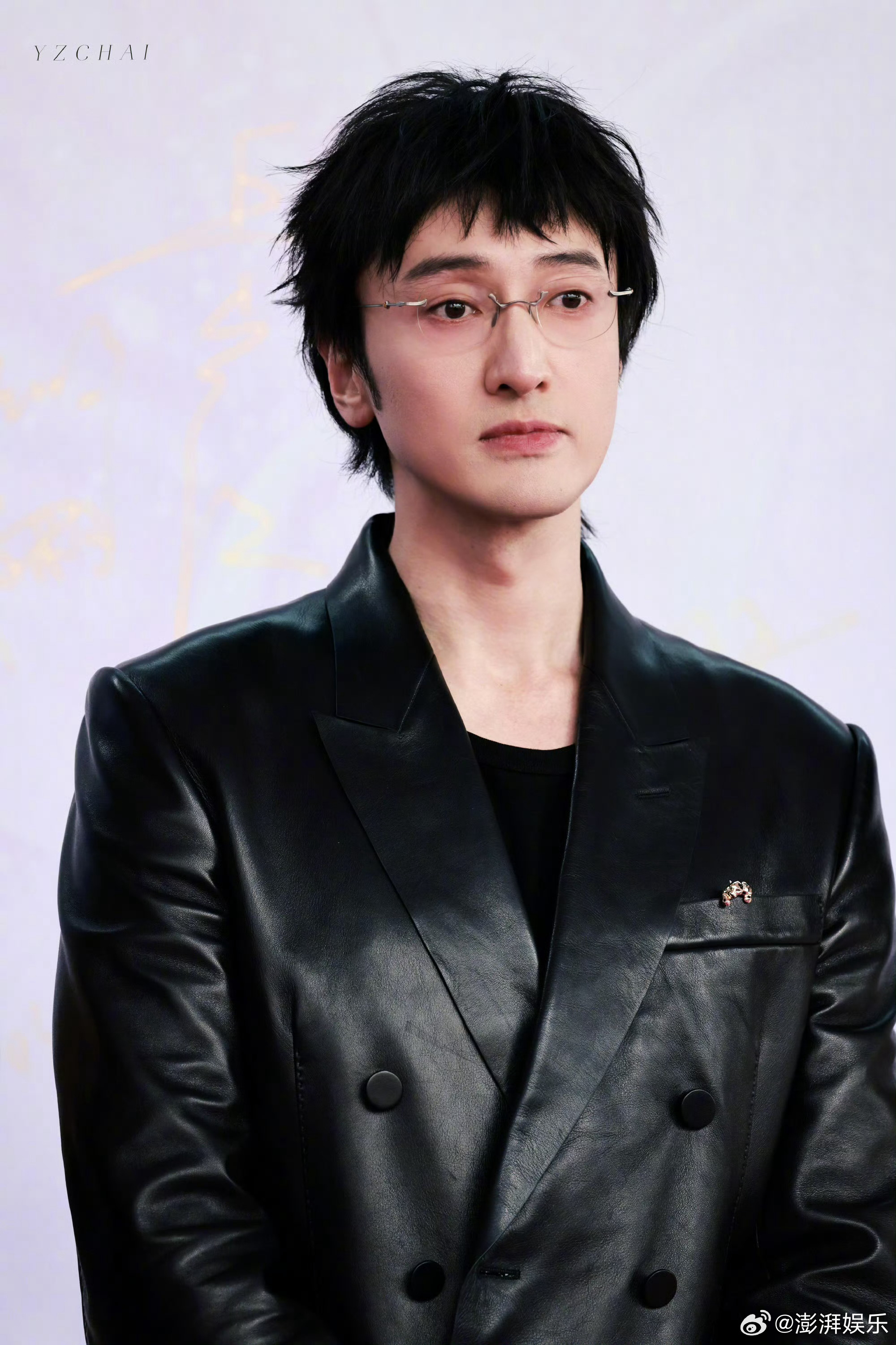 王传君潮得有点不敢认了王传君去《披荆斩棘》的参赛理由也太实在了——跟王鹤棣连线时