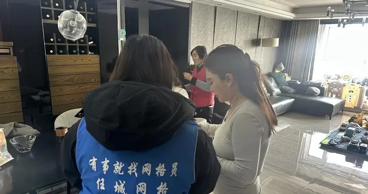 南苑街道南池社区开展“暖心入户助登记 征兵宣传树新风”活动