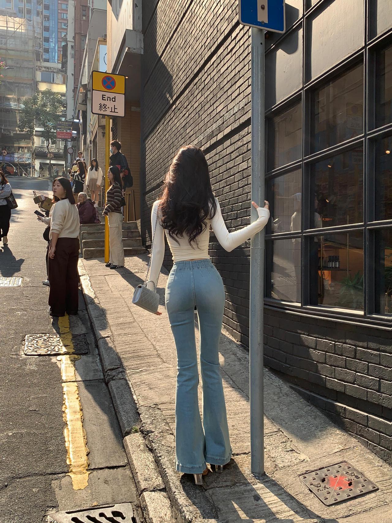 第一次这么直观的感受到……
牛仔喇叭裤真的太显身材了啊啊啊啊啊