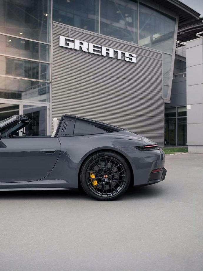 保时捷 911 Targa 4 GTS 简直是梦中情车啊🩶。它那独特的 Tar