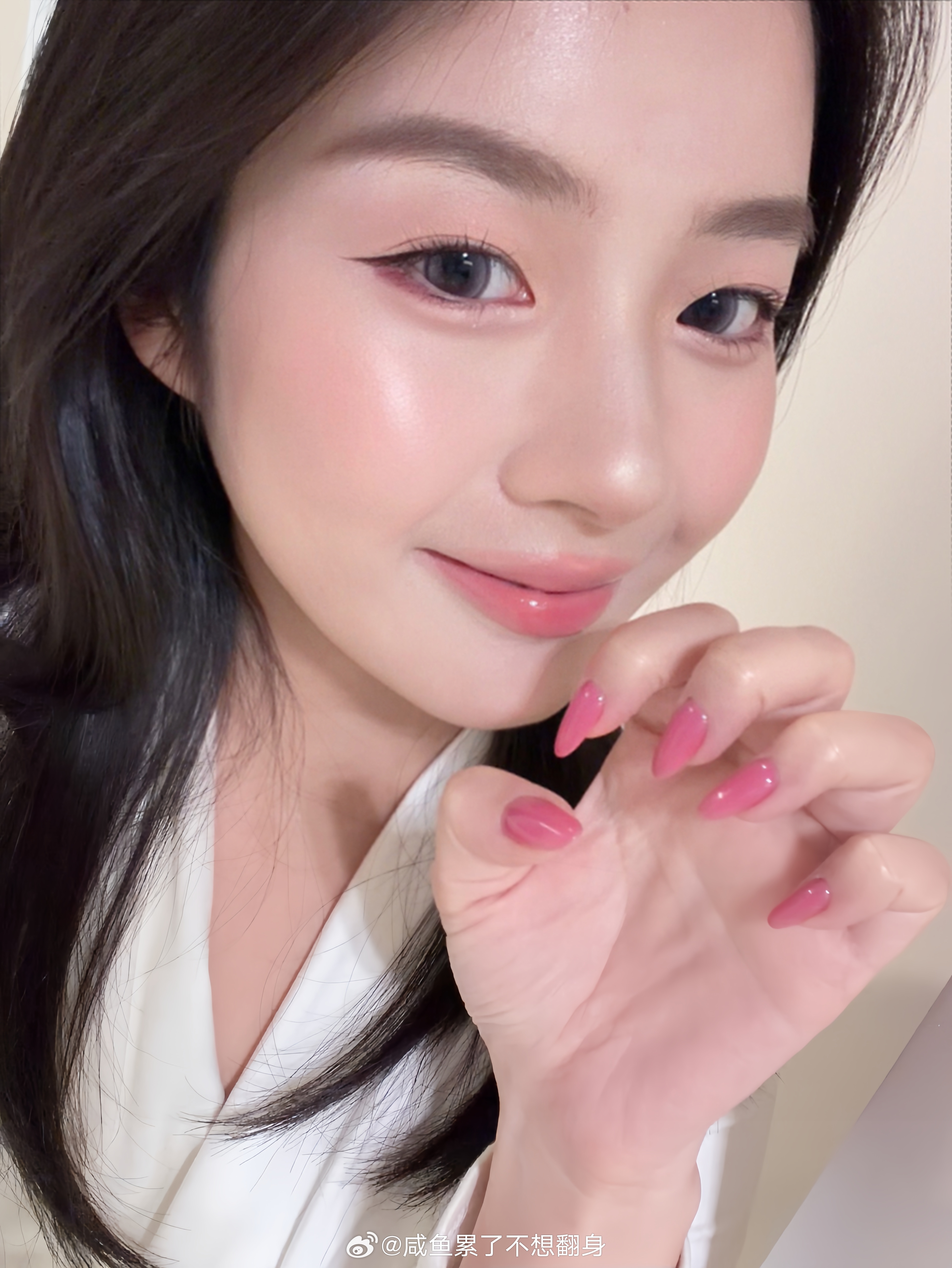 今天这个妆和我的美甲好搭 又看顺眼了哈哈哈哈💅 