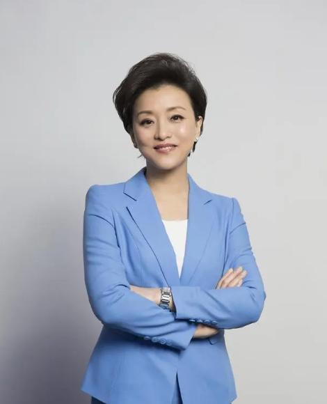 1994年，26岁的杨澜非要和银行上班的丈夫张一兵离婚，转身嫁给了体重200斤，