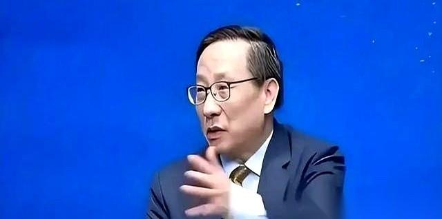 美国副总统候选人万斯，镜头前放下狠话：不接受关税，就考虑战争。
话里还夹着一句刺