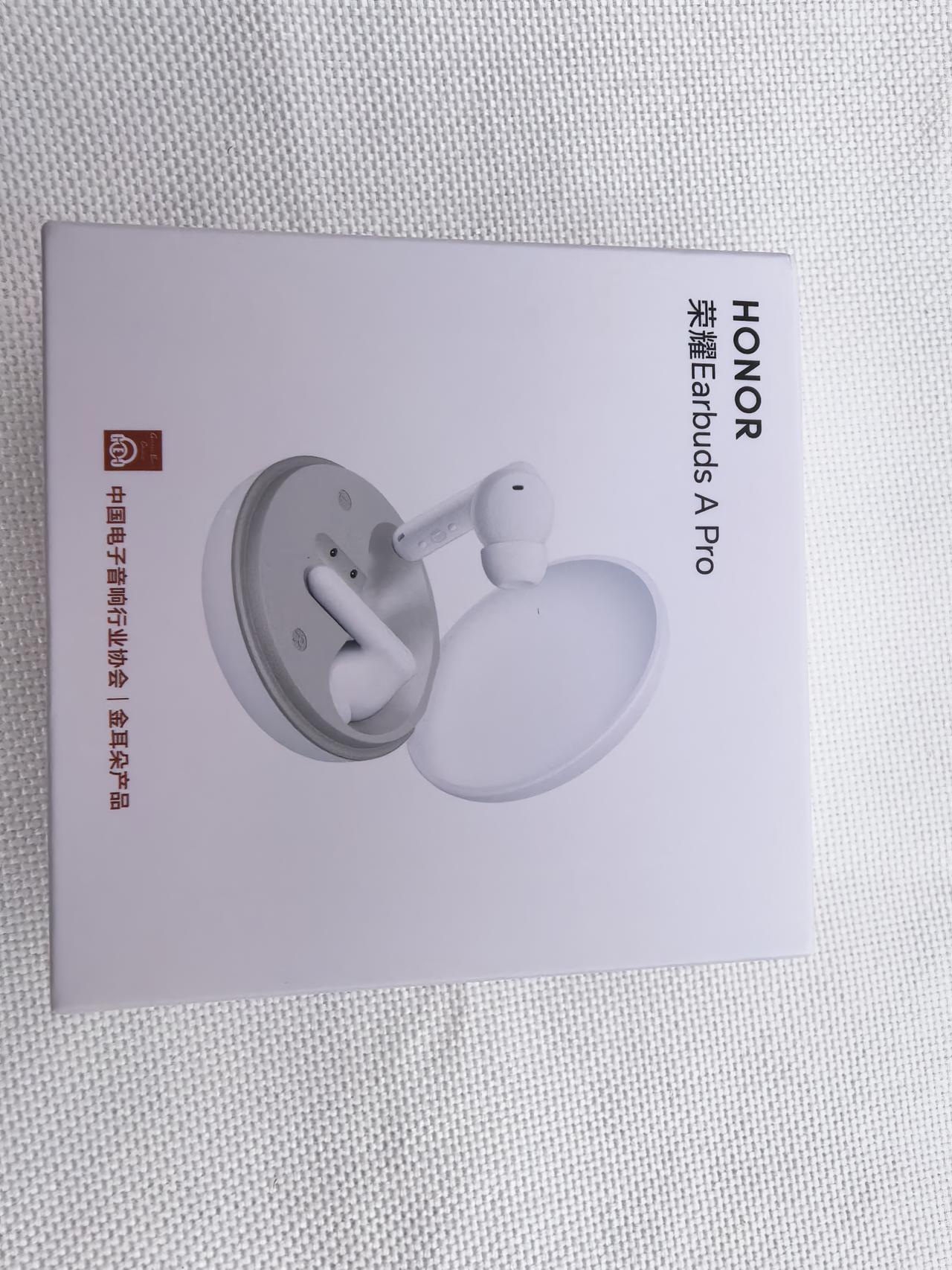 今晚荣耀x70 真硬核发布，还有一款荣耀耳机要发布，那就是荣耀Earbuds A