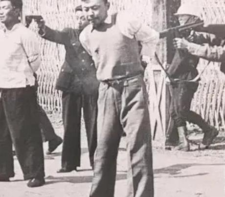 1941年，宋更新被捕，敌人将他押到荒凉地枪杀。他身中三枪，没死，躺着不敢动，敌