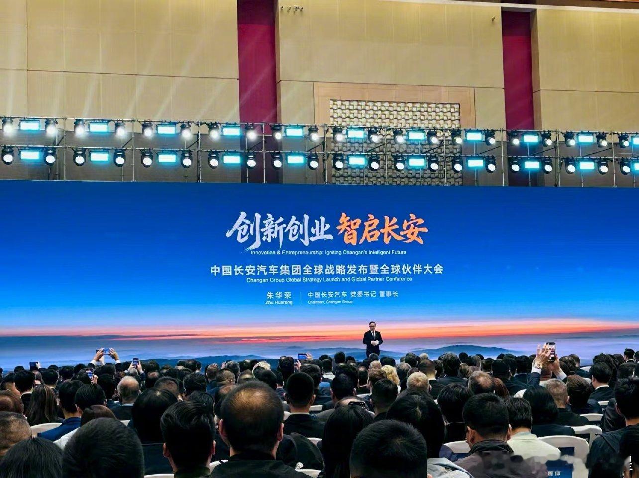 阿维塔与深蓝汽车将整合长安汽车集团今日宣布将对旗下阿维塔与深蓝两大新能源品牌进行