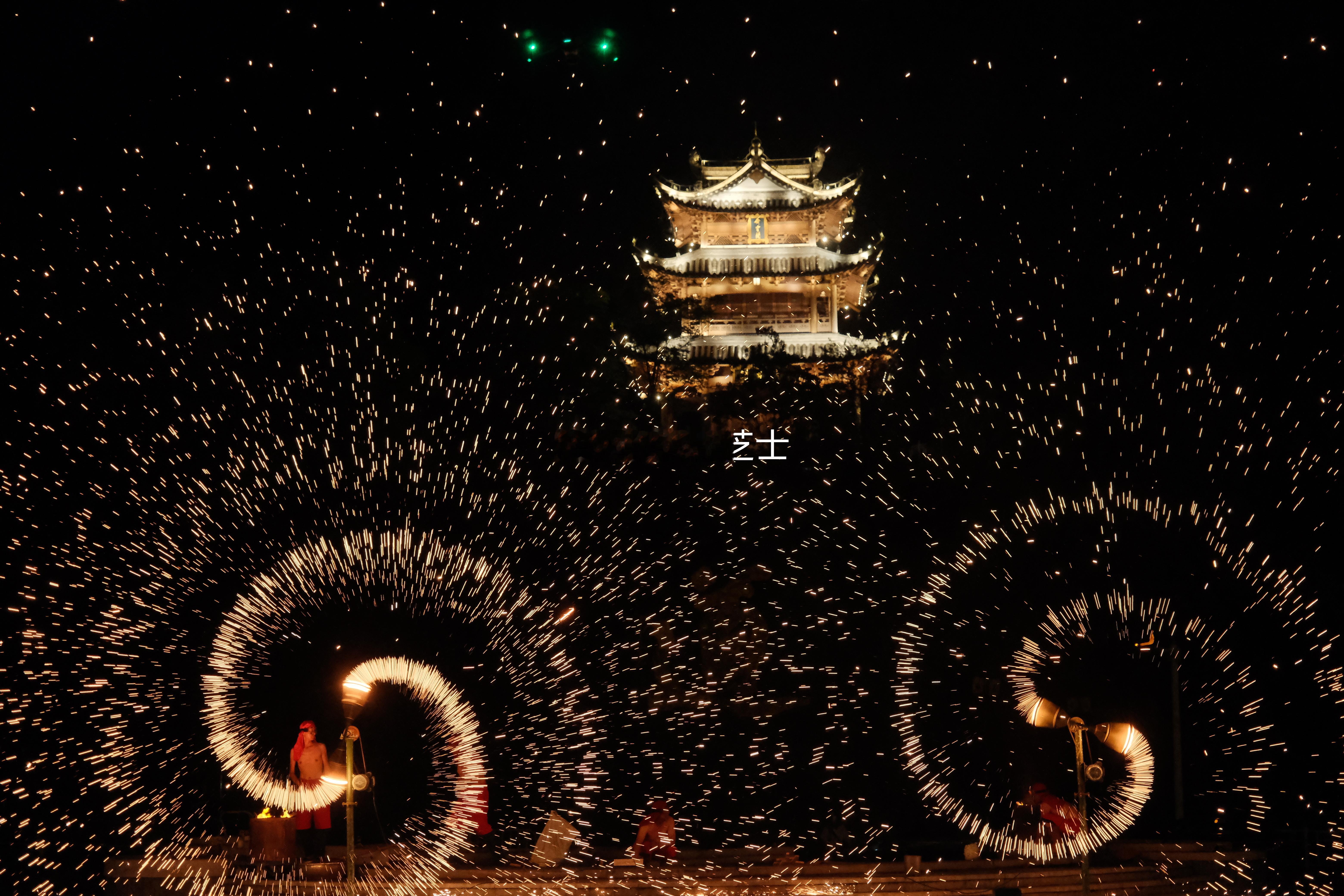 懒人版抢福利攻略收好除夕夜iPhone降价除夕当晚打开京东不用蹲复杂规则，也不用