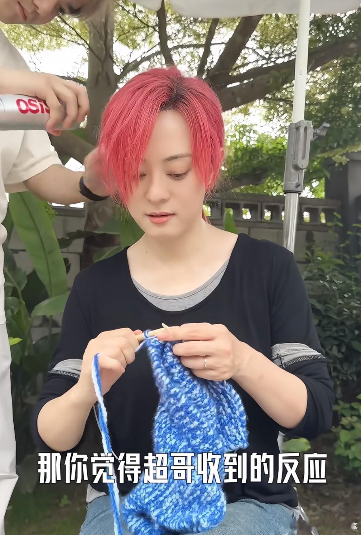 6月7日邓超卡点926庆结婚16周年！孙俪剧组织围巾当礼物，虽然是大夏天，但超哥