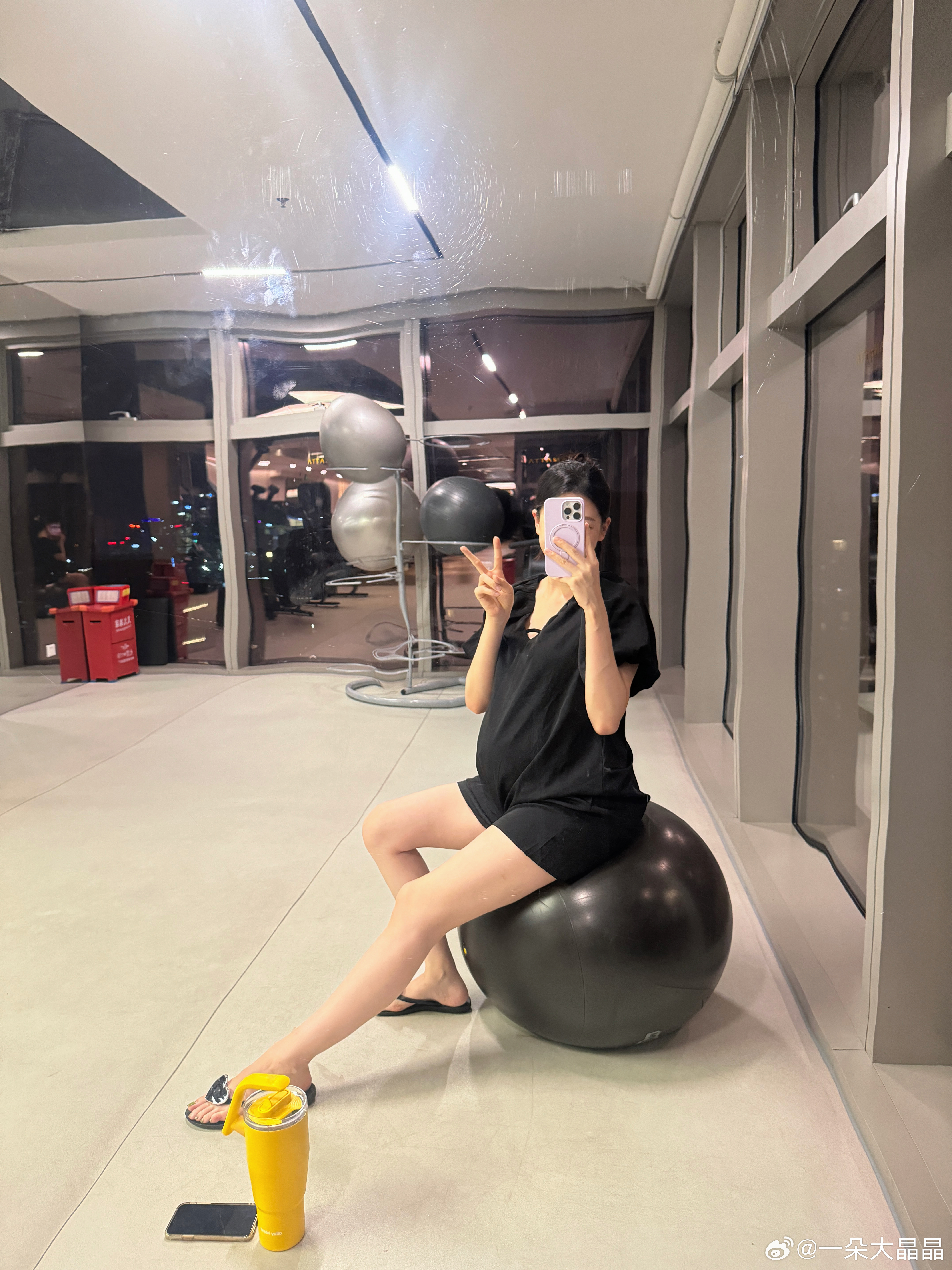 昨天颠了瑜伽球 今天又去按摩 依旧稳得不行本来都做好打算就这样躺平到40w好样的