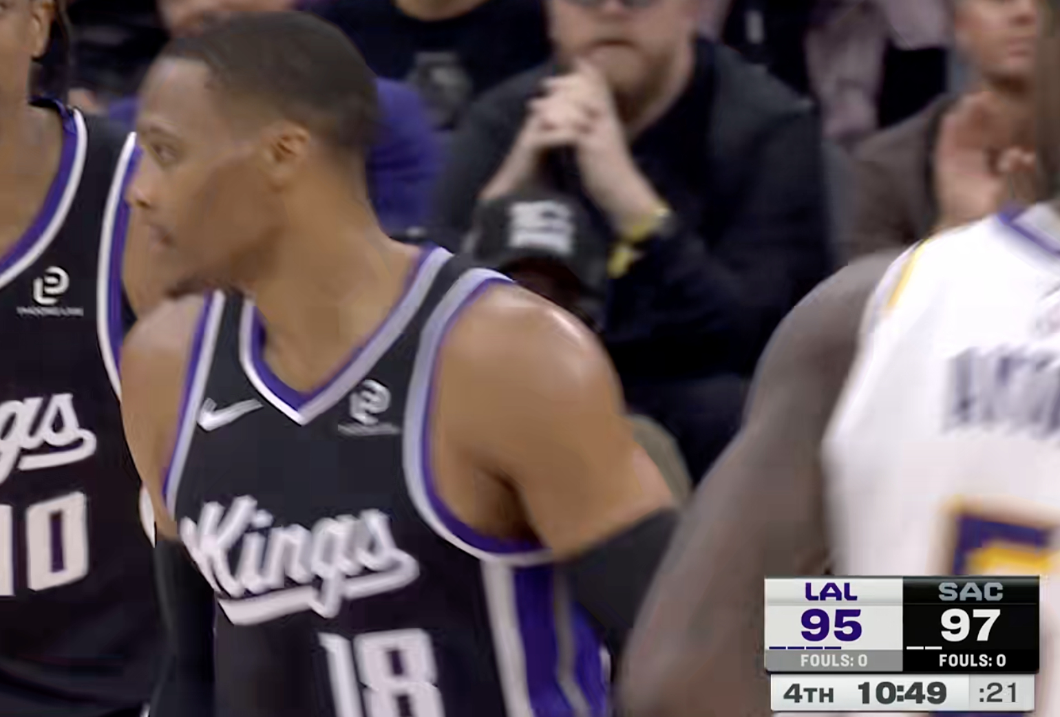 少爷三分，国王打出7-0，湖人被反超了。 ​​​​