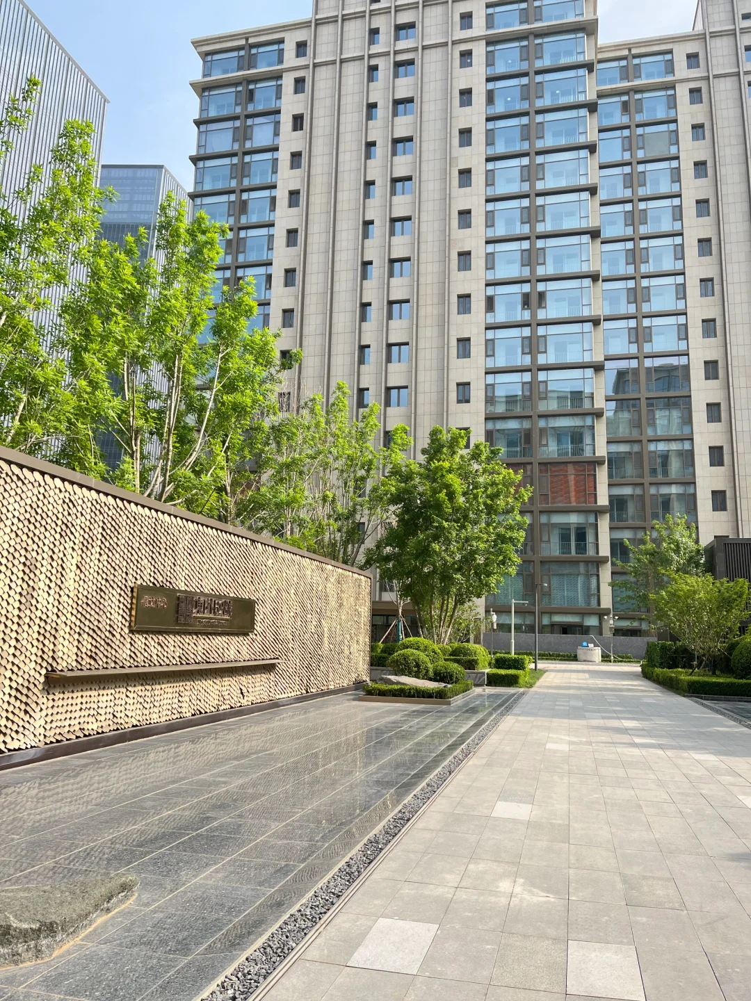 东城区刚刚交房，全新房，业主赔本卖~