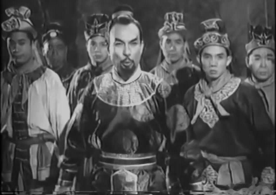 粤语中字《怪俠燕子飛》是1963年7月17日香港首映的黑白粤语古装武打片，由吴回