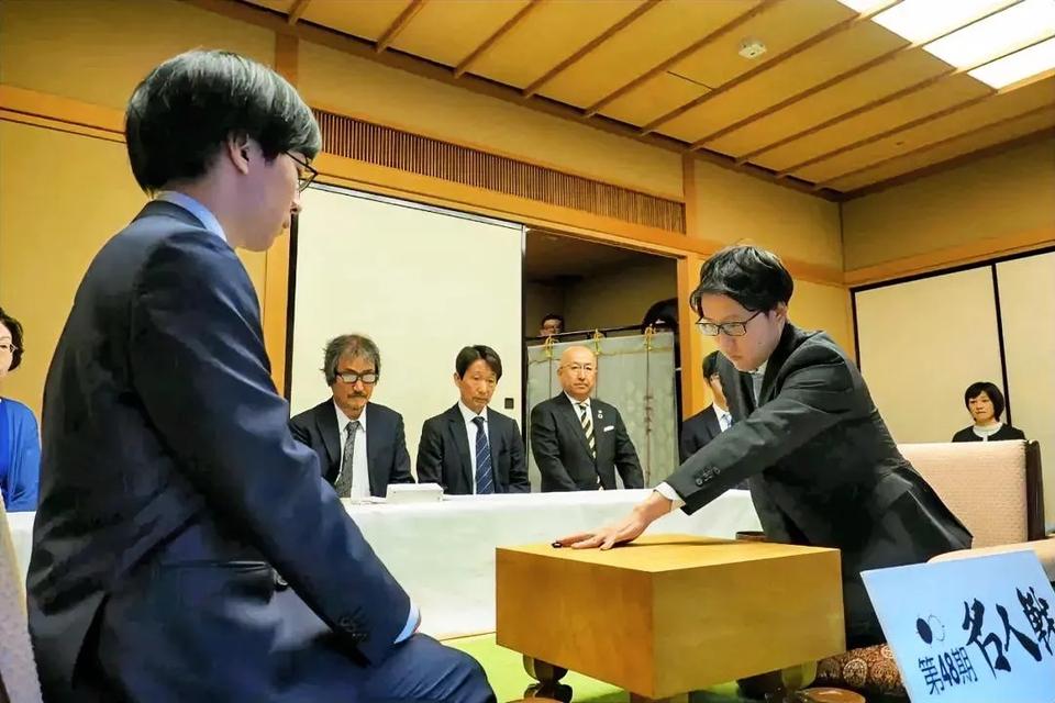 七番大战~两位身份转变
急于复仇~井山操之过急



日本第48届名人战的七番棋