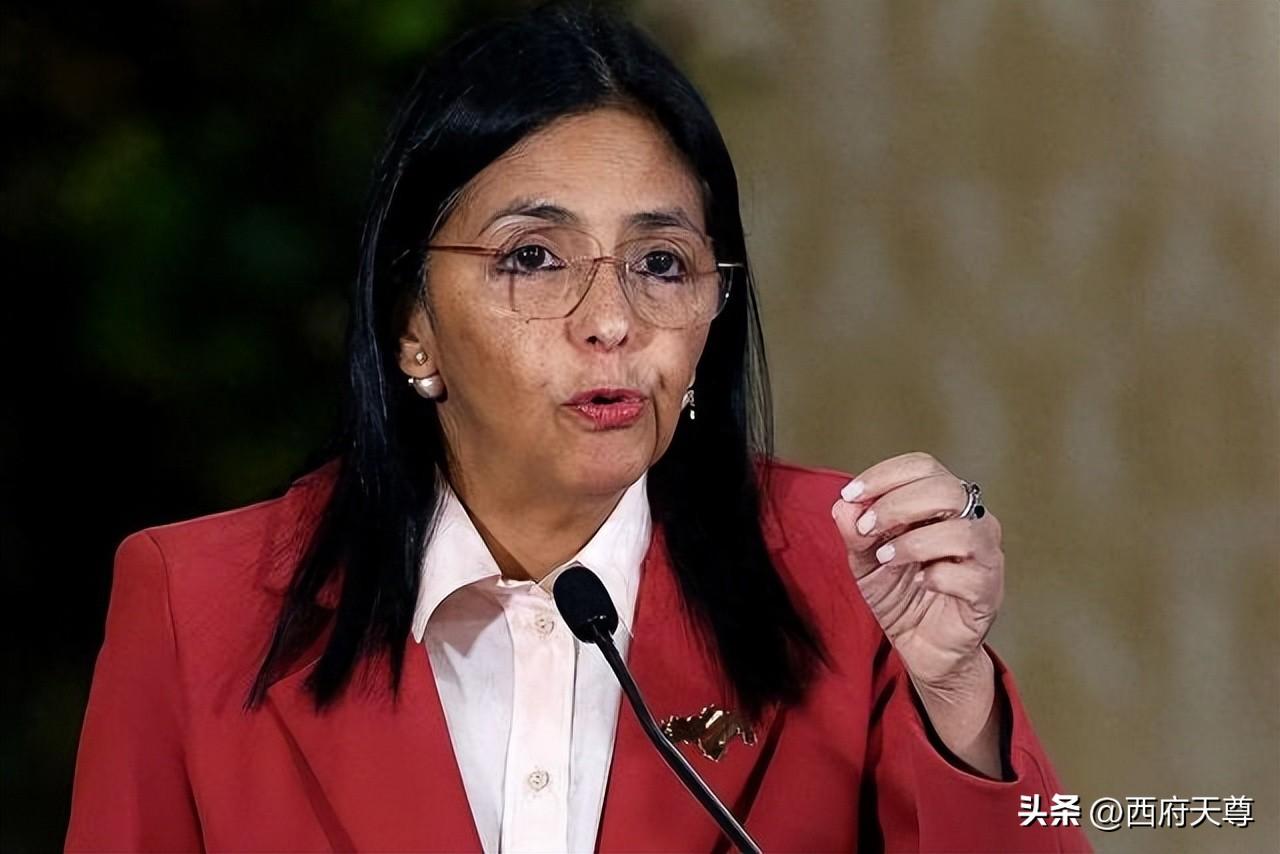 拿到军权后，委内瑞拉代总统开始清洗，马杜罗亲信遭清算，防长被解雇，更是一口气撤换