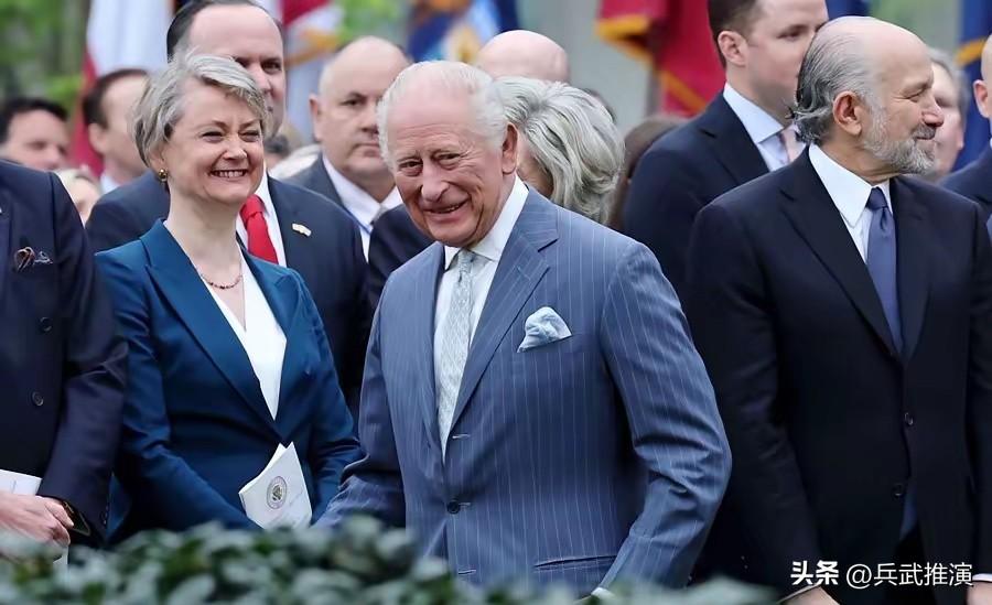 英国睡不着了。

当地时间7月12日，咱们中国驻英国大使馆当面就把英国批评了一顿