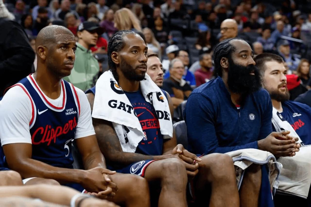 保罗其实就是被快船其他人联合做局干掉的！
一个日暮西山的球星，没有摆正自己的位置