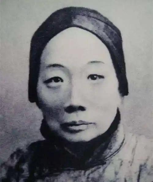 一段非常有道理的话：“爱自己最好的方式，不是买很贵的衣服，吃很贵的饭菜，而是不取