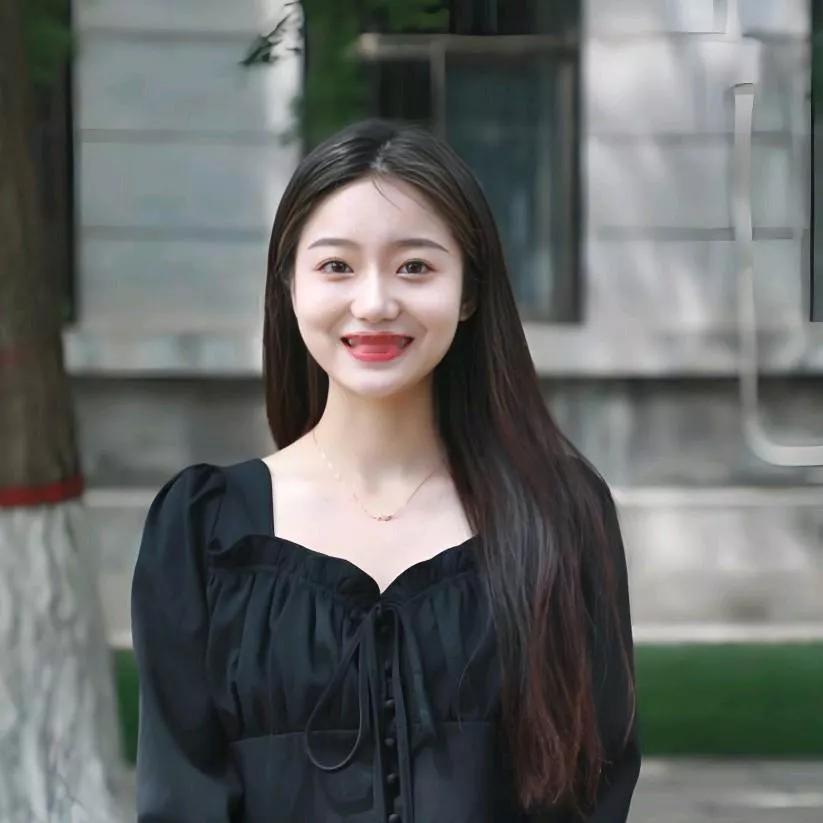 笑容灿烂，元气满满的一天！😊