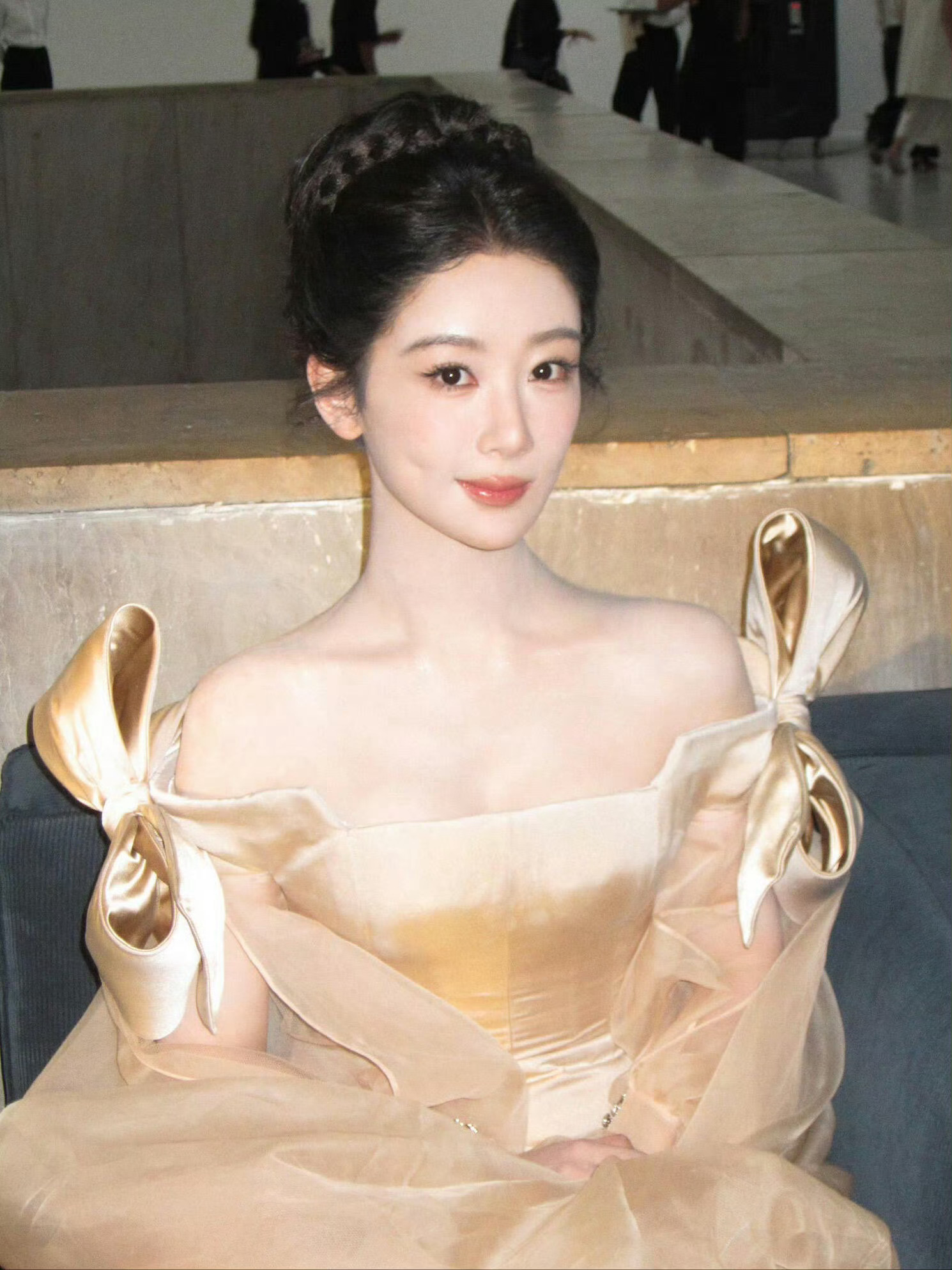 杨紫皮肤 以为开了磨皮美紫就这样闪耀巴黎