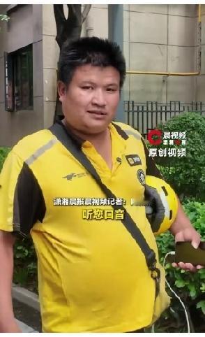 困境中的微光
生活的重压有时像一座看不见顶的大山，沉甸甸地压在普通人的肩头。娄底