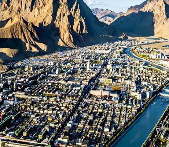厉害了我的国！在距离印度仅70公里，环境恶劣的地方，全世界都认为无法居住。然而，