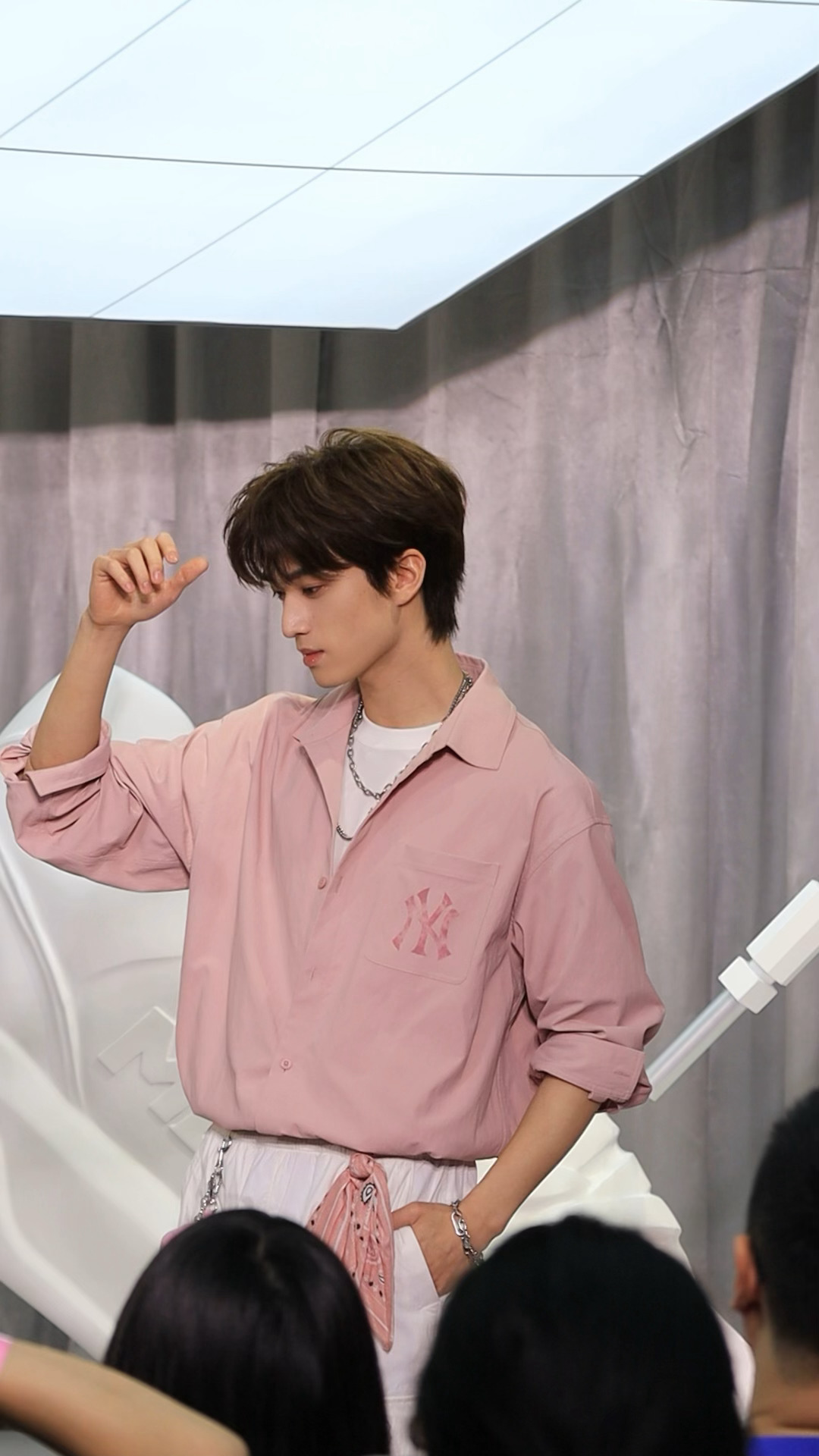 张康乐退场全方位饭撒谁听见张康乐这句粤语不迷糊啊一不小心找到春日男友了，张康乐今