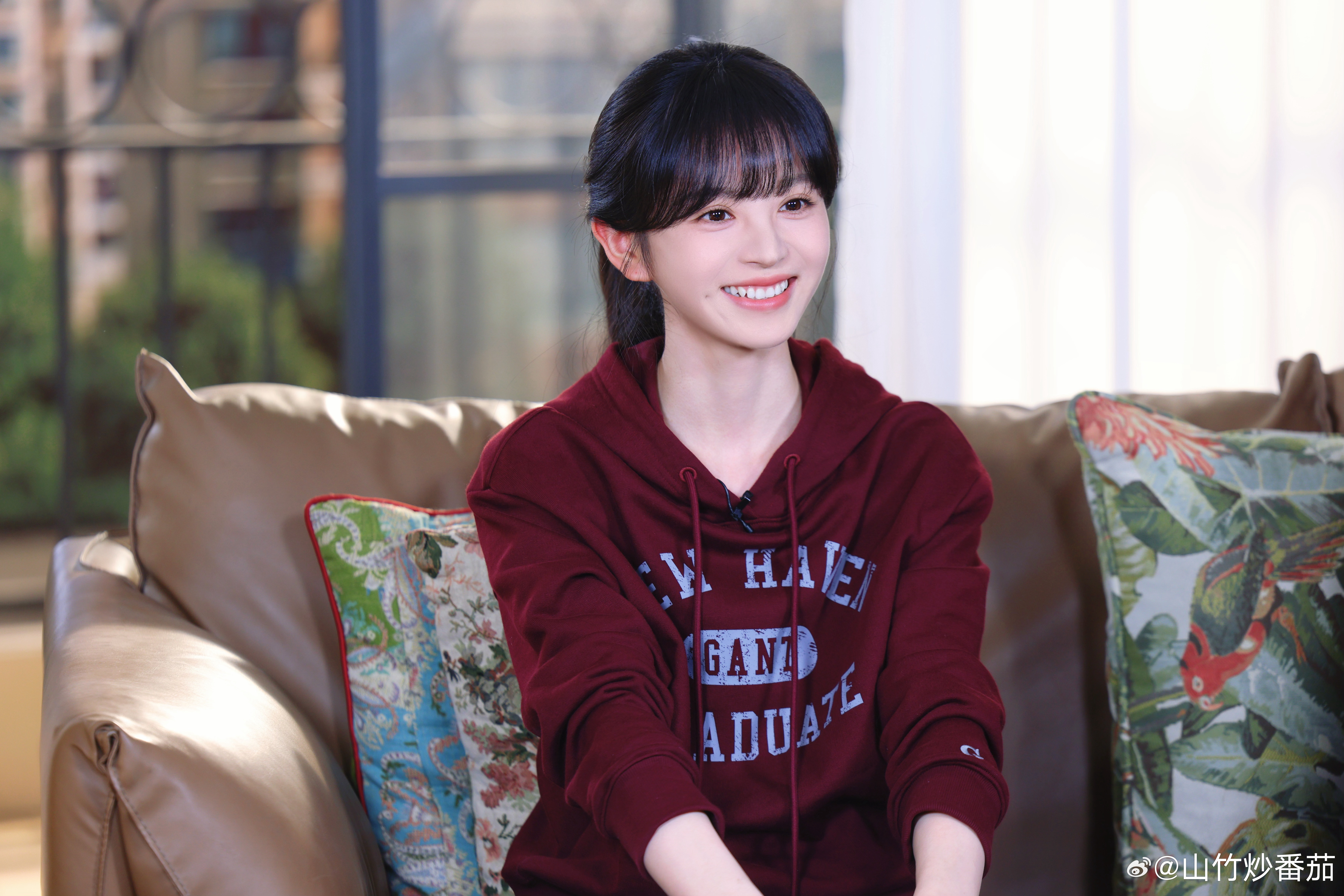 田曦薇怎么洗把脸就来演林知夏了林知夏不是那种妆容精致的小甜豆，是心里装着公式、脸