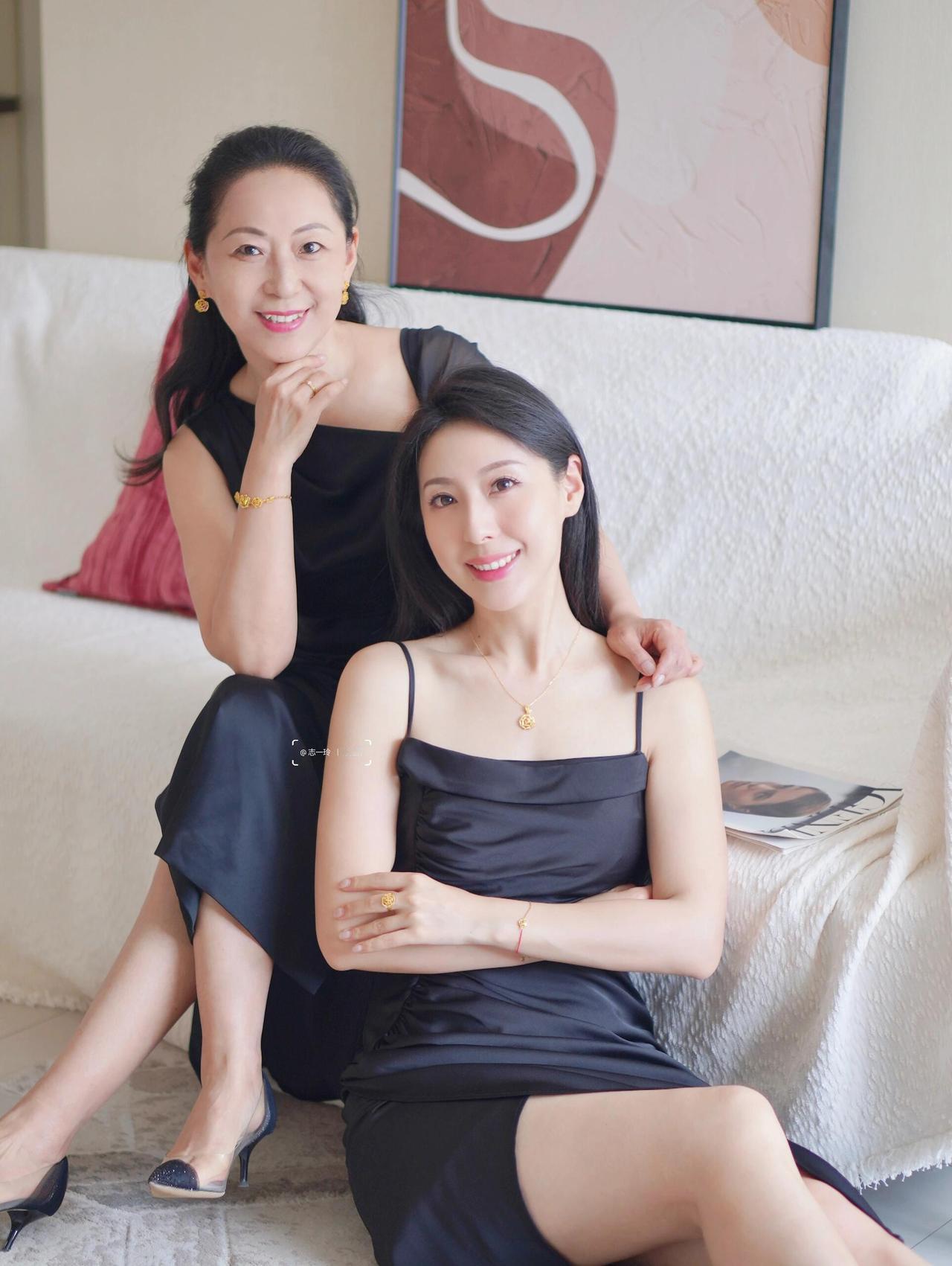 一对母女，两个女神，真的是要惊为天人。