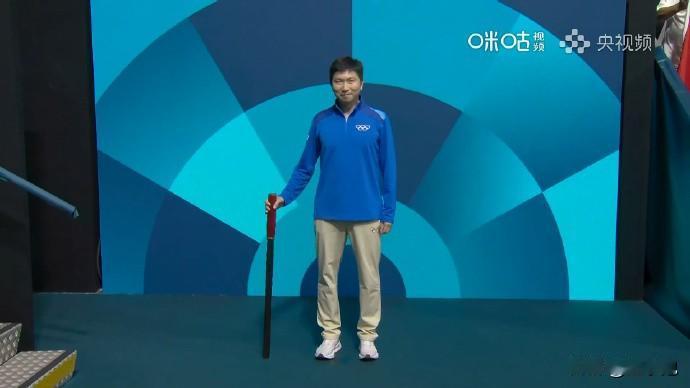 世纪大同框！作为乒乓球男团决赛的开场嘉宾，柳承敏和王皓再次同场！
