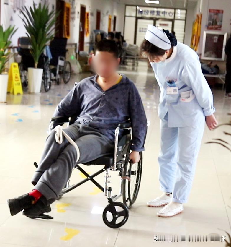 脊髓损伤后，吃对也是治疗的关键！
 
脊髓损伤患者在治疗期间应多吃：
高纤维、高