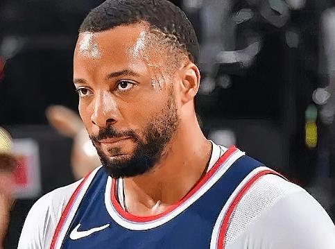 快船旧将鲍威尔真是狮子大开口啊！

根据美媒透露，鲍威尔在被交易之前，曾向快船寻