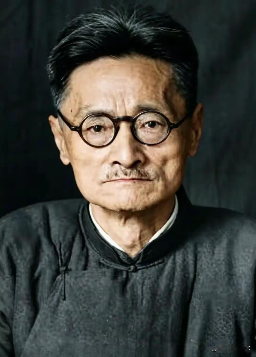 1943年西南联大最争议一幕！全员通过沈从文升教授，唯独一人当众死反对
 
19