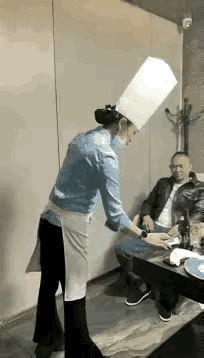 厨师：我烧起菜好吃。
女厨师：我骚起来好看。