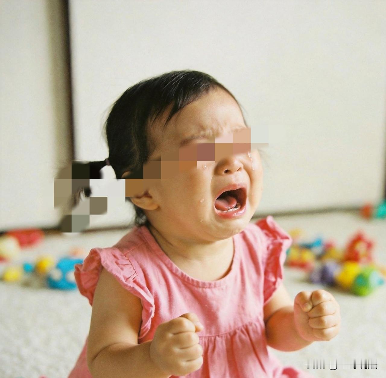 “居然和解了？”河南，一男子养了条大狼  狗，拿了根铁链拴在窑洞里，一2岁女童路