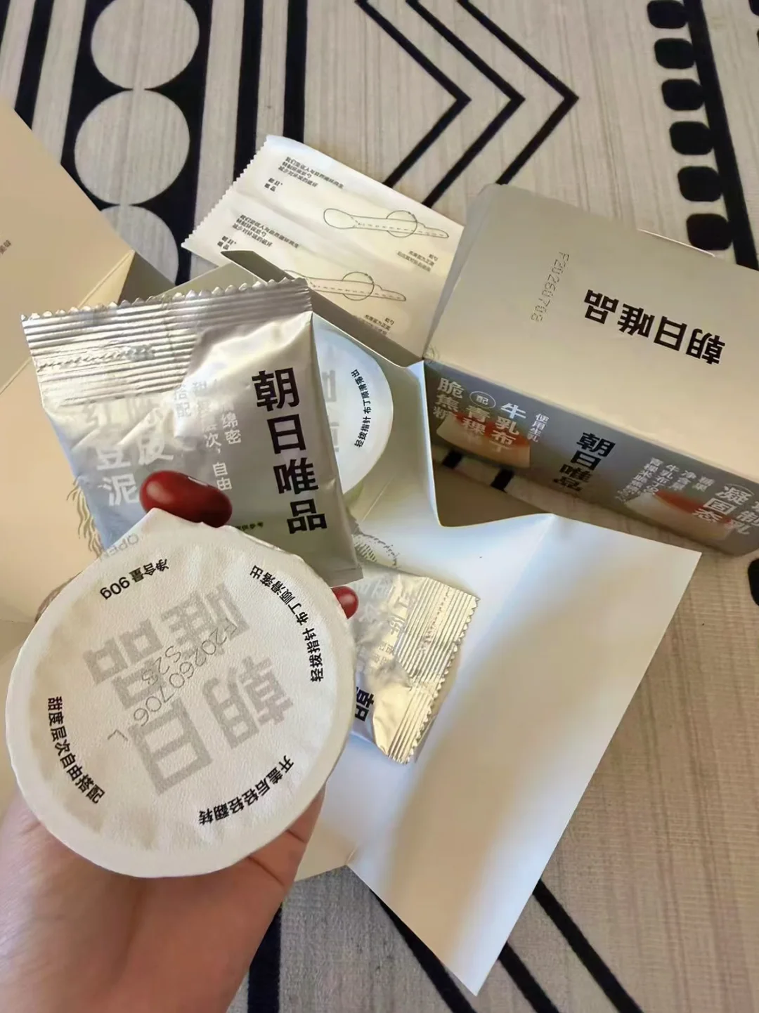 日常囤货朝日唯品抹茶布丁，抹茶味醇正不涩口，搭配绵密红豆泥，清凉解暑...