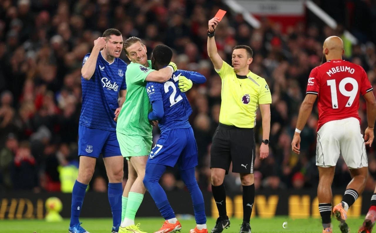 英超第12轮:埃弗顿1比0胜曼彻斯特联 