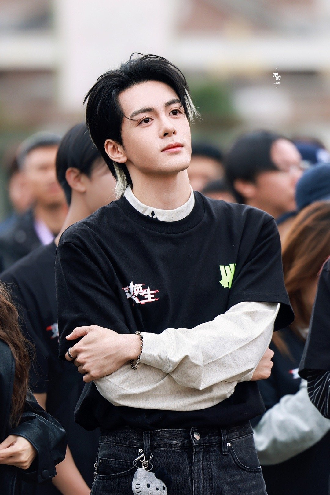 曾舜晞交换人生开机造型 曾舜晞白发挑染一亮相直接帅晕！这是什么自带贵气的少爷气场