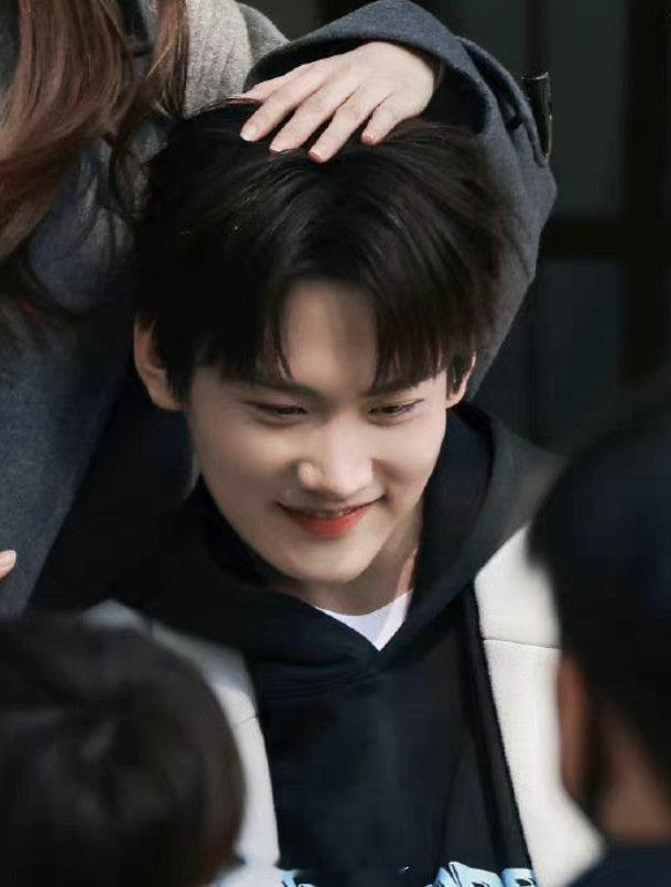 和喵娲娲一起解锁明星摸头杀喵娲娲 你的微博之夜前线人脉 你最想让带你解锁谁的摸头