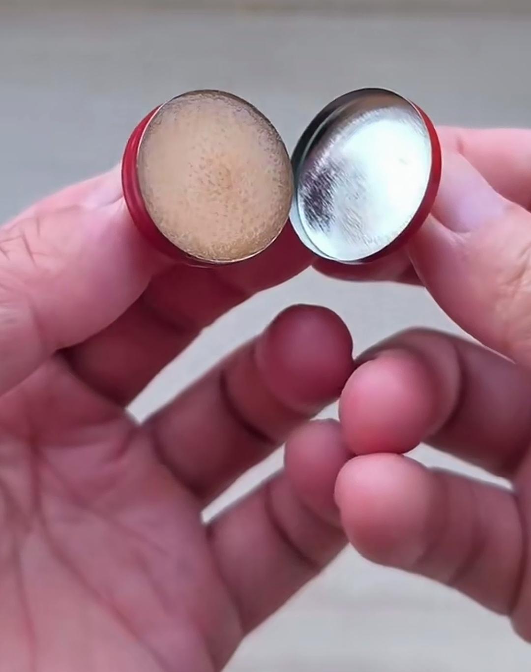 让用户又爱又恨的清凉油，为何会让人在使用时犯难？还不是因为开盖太难！但画面中的这