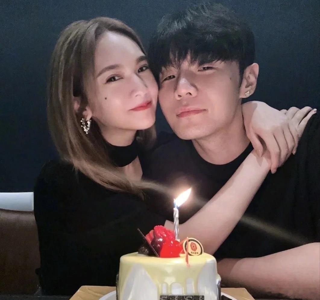 杨丞琳结婚七周年发一些旅游polg迎来结婚七周年，杨丞琳没有轰轰烈烈的周年文案，