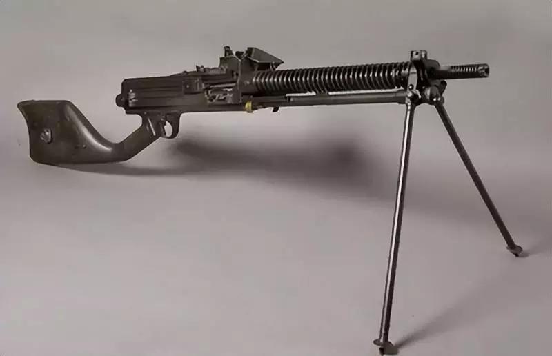 轻机枪能连续射击多长时间? 轻机枪能连续射击的时间可不好一概而论。像常见的56式